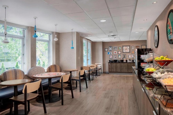 Fairfield Inn & Suites by Marriott Chicago Downtown/Magnificent Mile image 10